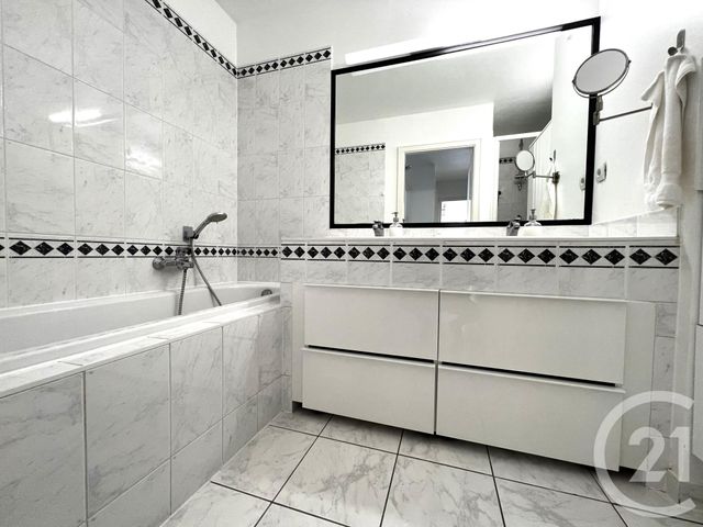 Appartement F3 &agrave; louer - 3 pi&egrave;ces - 69,33 m2 - Ostwald - 67 - ALSACE